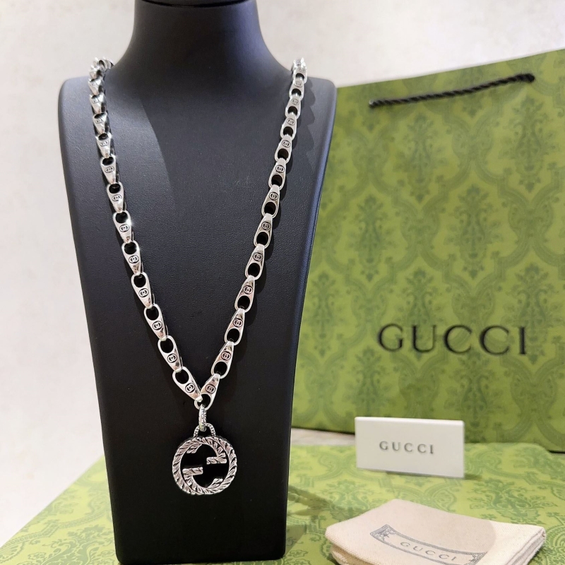 G*u*i necklaces